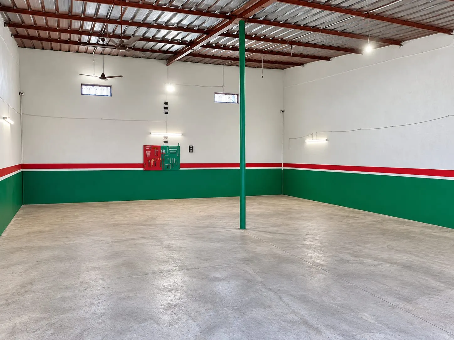 Space for rent 32 X 42 feet size. On main road. Nahara nahari road.