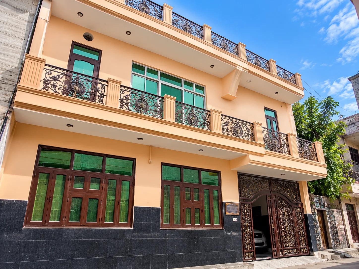 200 Sq. Yd. Ground + 1st Floor House for Sale in Dayanand Nagar, Main Gali